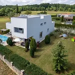 Kate Istria Villa *